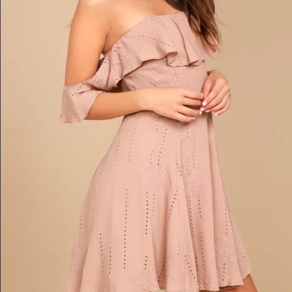 ASTR Sabina Mauve Embroidered Dress - Picture 3 of 7